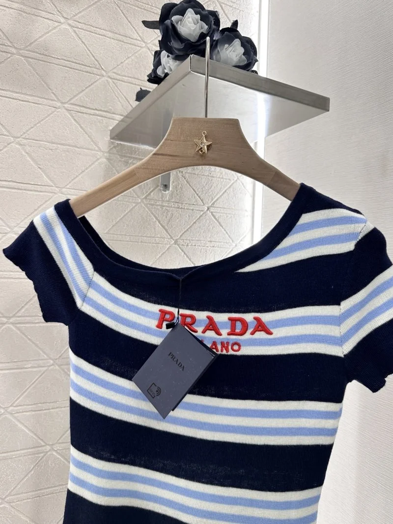 Timeless Prada T-Shirts 166076