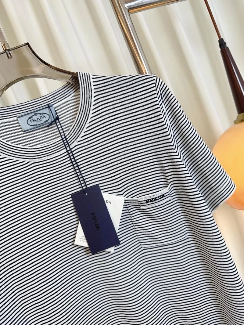 ModernLook Prada T-Shirts 166495