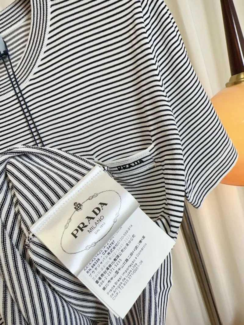 ModernLook Prada T-Shirts 166495