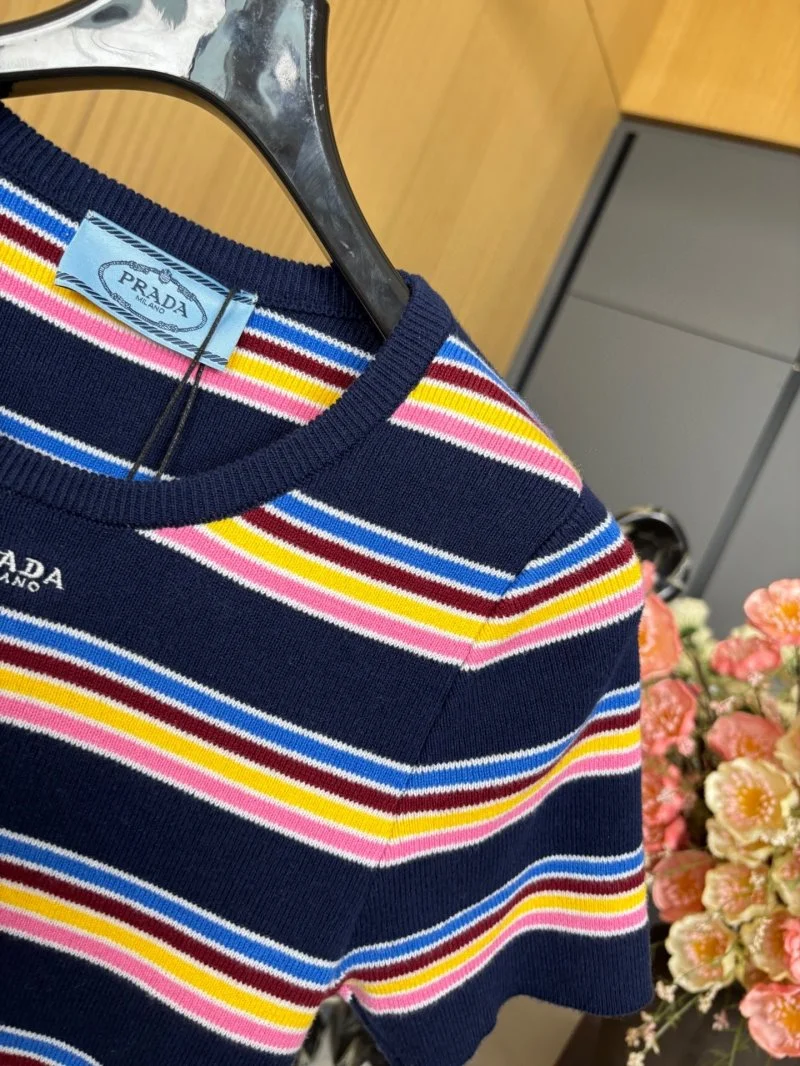 Premium Prada T-Shirts 165757