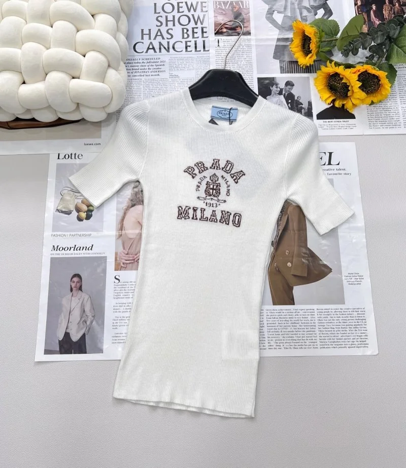 Premium Prada T-Shirts 165717