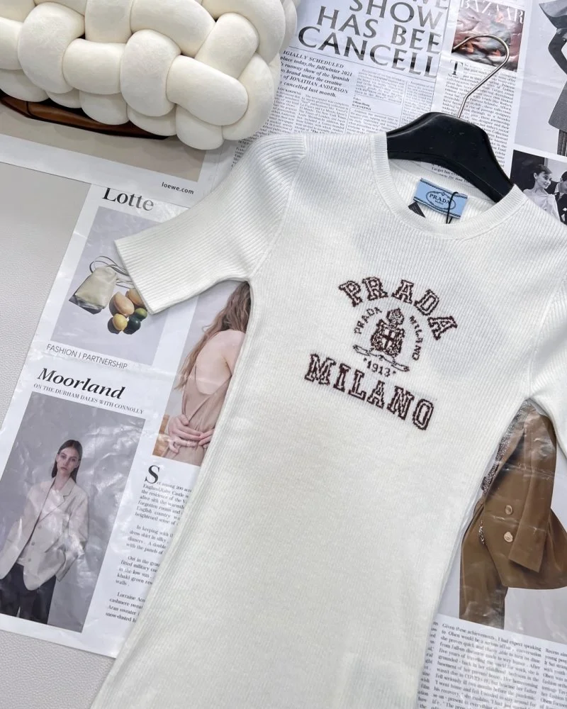 Premium Prada T-Shirts 165717
