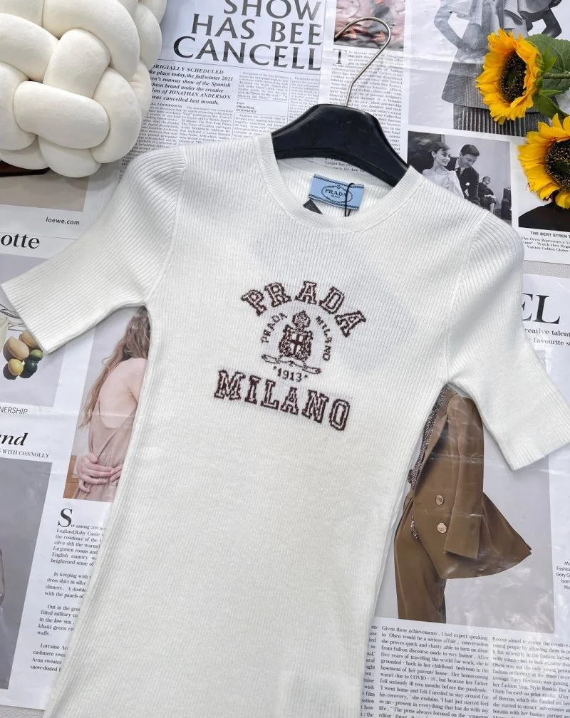 Premium Prada T-Shirts 165717