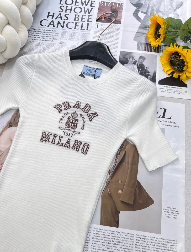 Premium Prada T-Shirts 165717