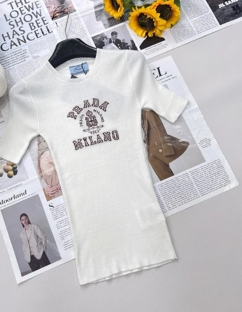 Premium Prada T-Shirts 165717