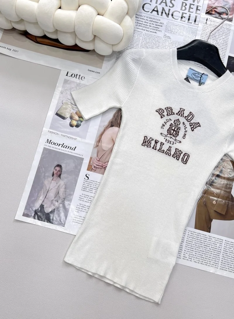 Premium Prada T-Shirts 165717