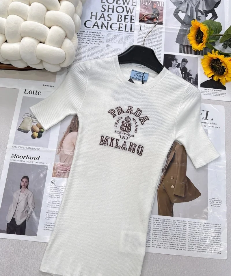 Premium Prada T-Shirts 165717