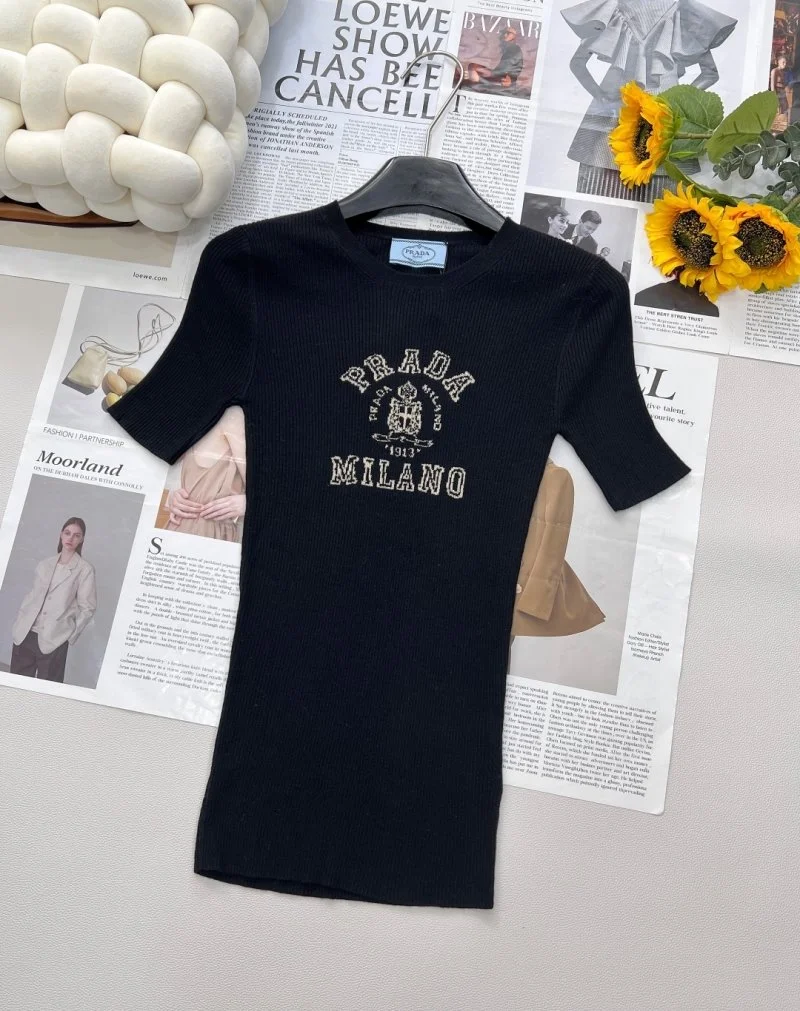 Timeless Prada T-Shirts 165710