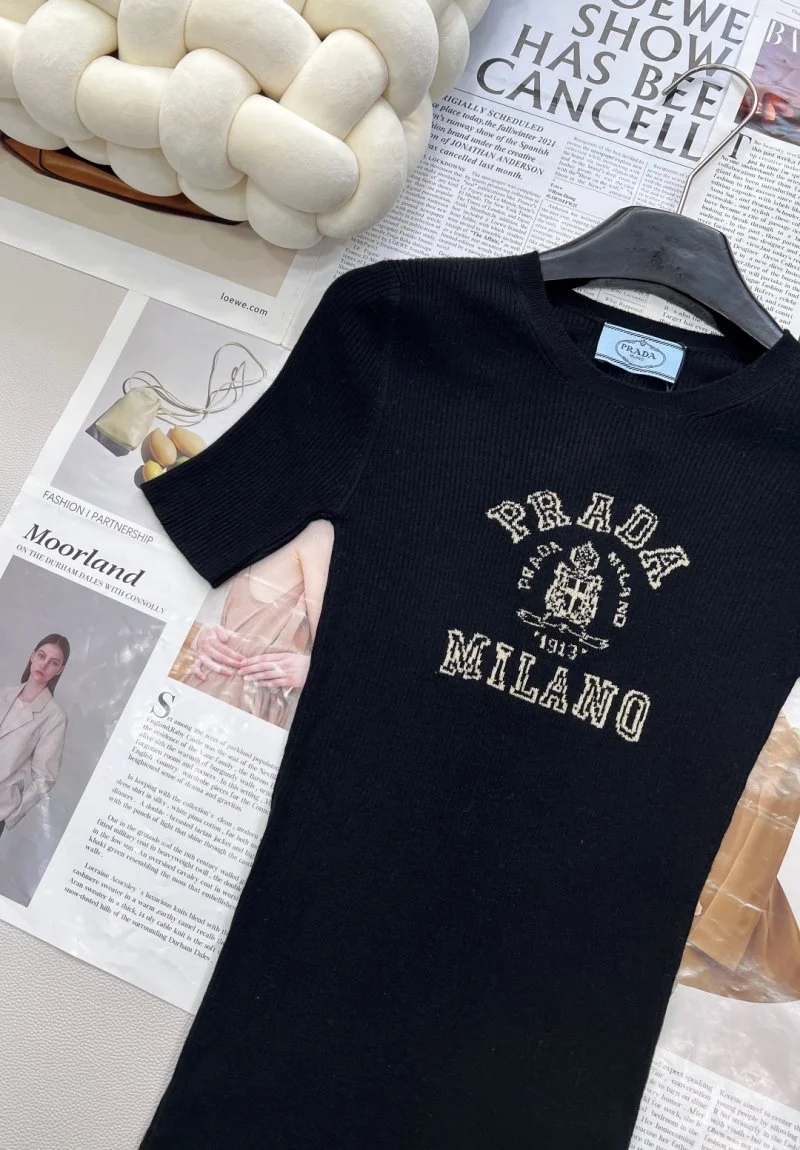 Timeless Prada T-Shirts 165710