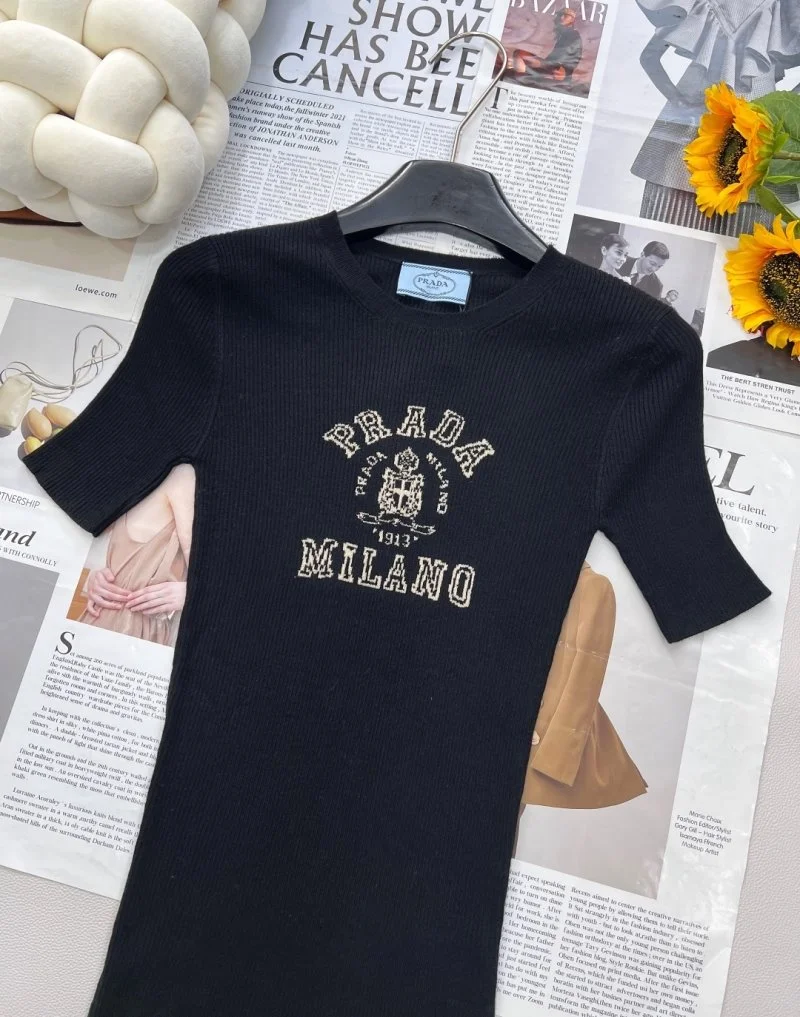 Timeless Prada T-Shirts 165710