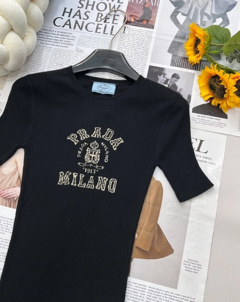 Timeless Prada T-Shirts 165710