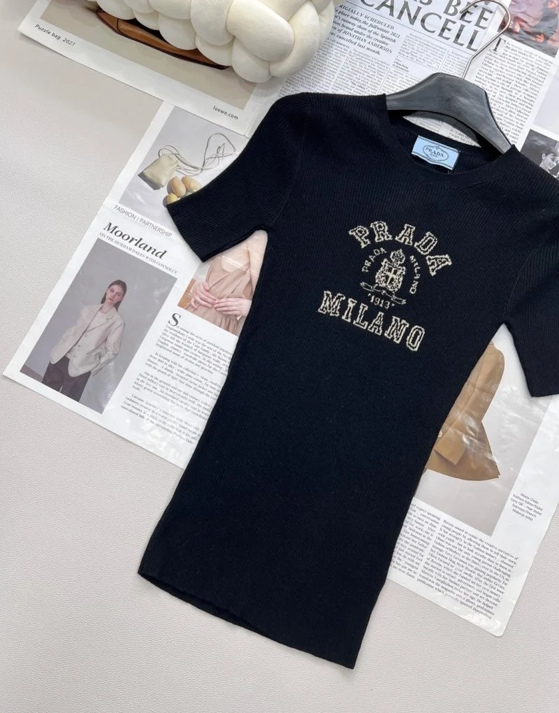 Timeless Prada T-Shirts 165710