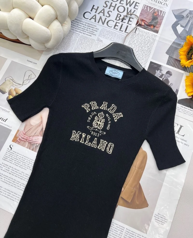 Timeless Prada T-Shirts 165710