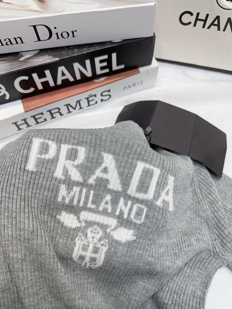 SmartChoice Prada T-Shirts 165669