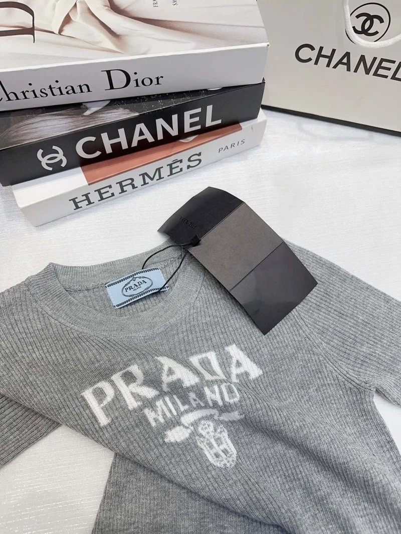 SmartChoice Prada T-Shirts 165669