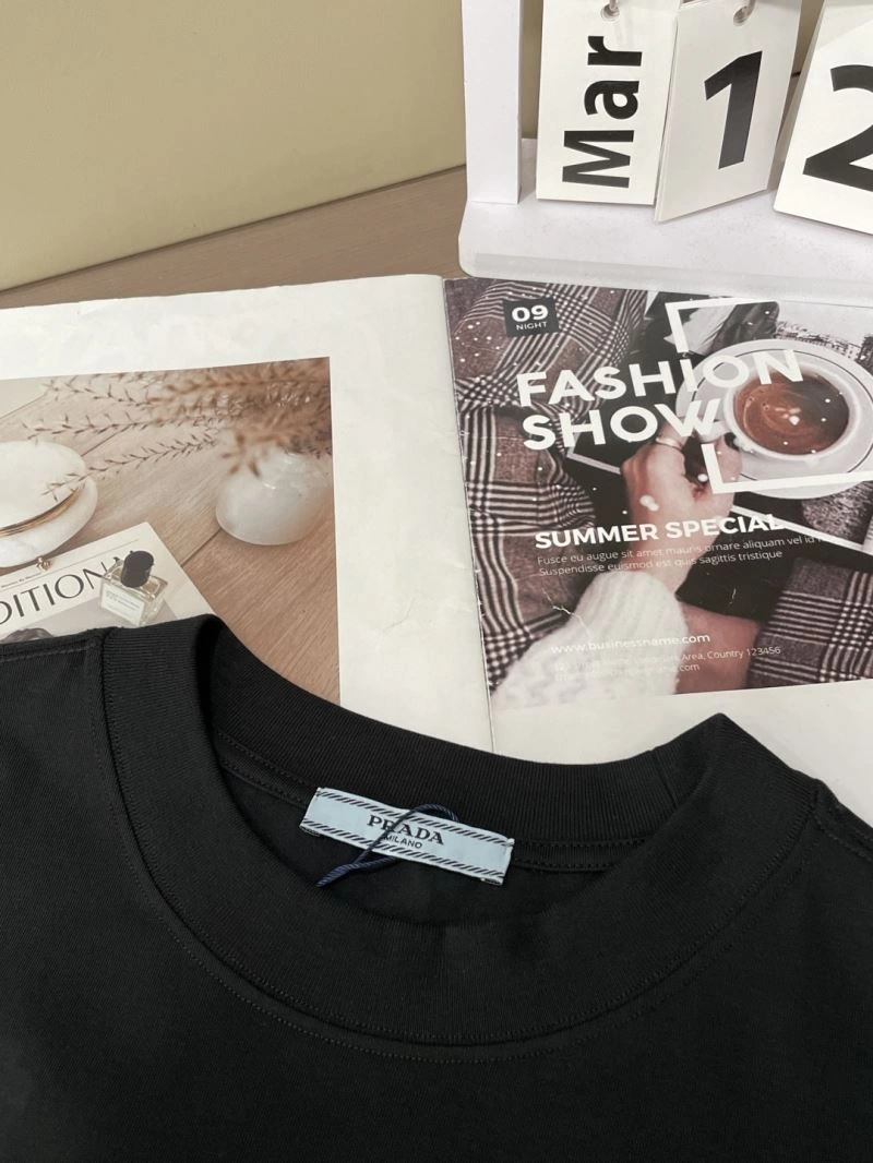 Prada T-Shirts ModernLook 169333