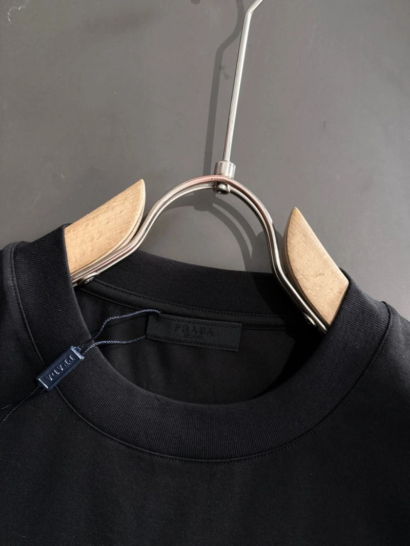 Fashionable Prada T-Shirts 169328