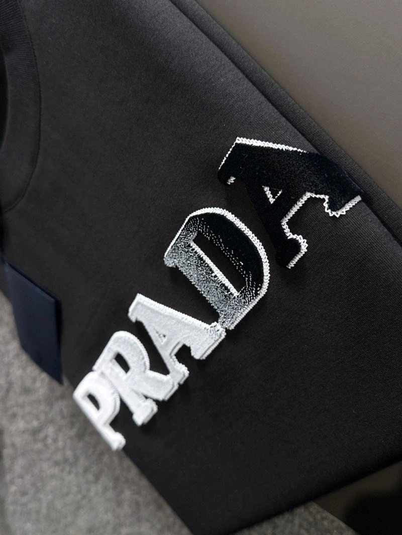 Fashionable Prada T-Shirts 169328