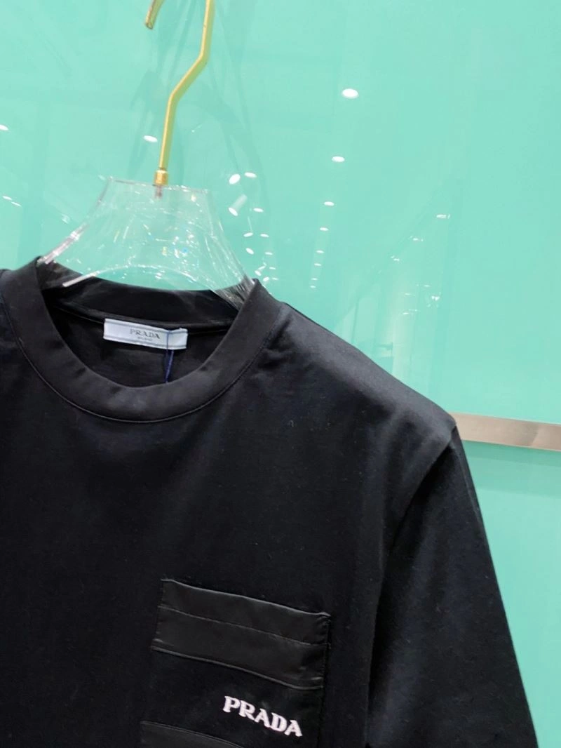 Elegant Prada T-Shirts 169319