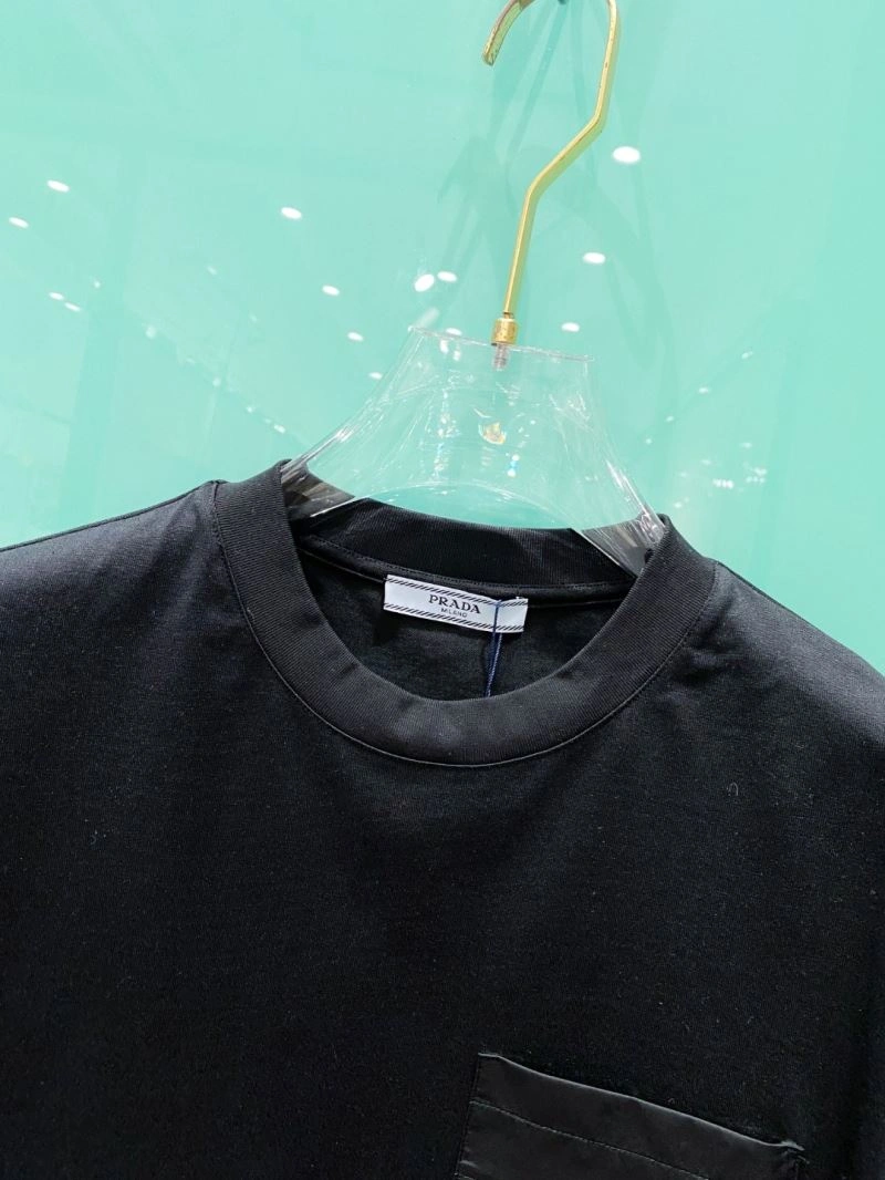 Elegant Prada T-Shirts 169319