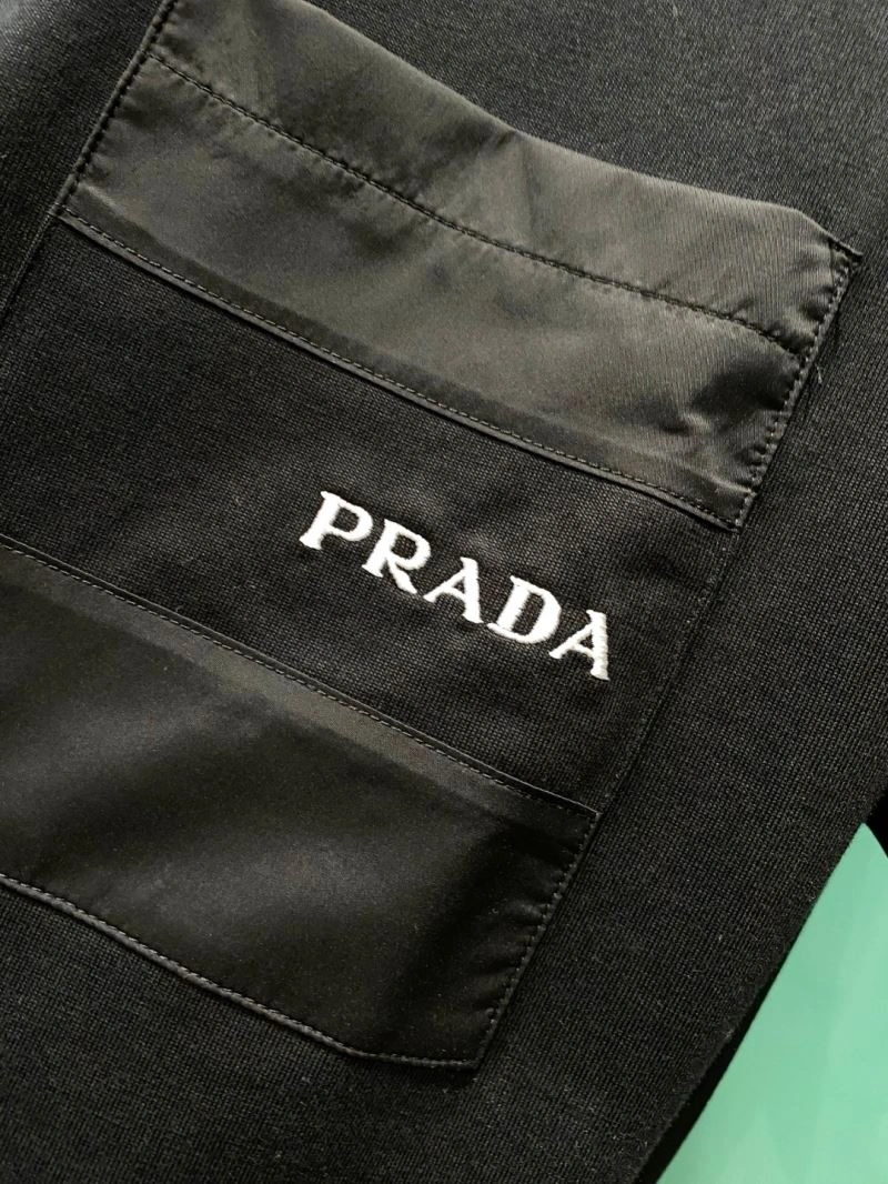 Elegant Prada T-Shirts 169319