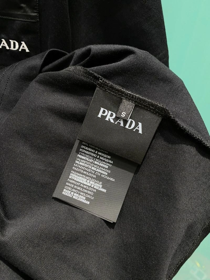 Elegant Prada T-Shirts 169319
