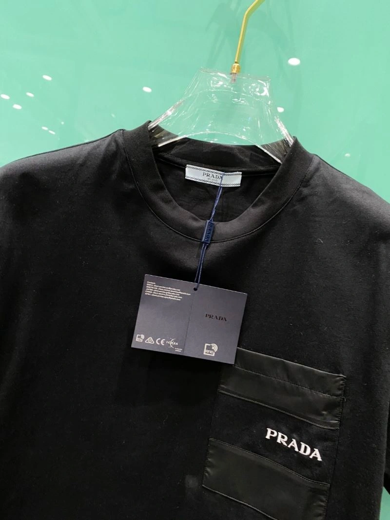 Elegant Prada T-Shirts 169319