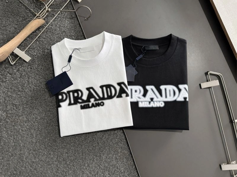 Elegant Prada T-Shirts 169322