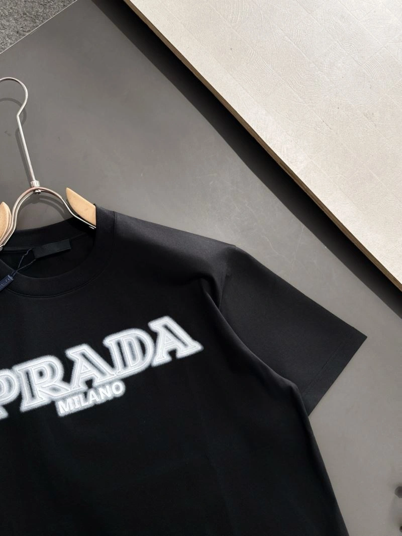 Elegant Prada T-Shirts 169322