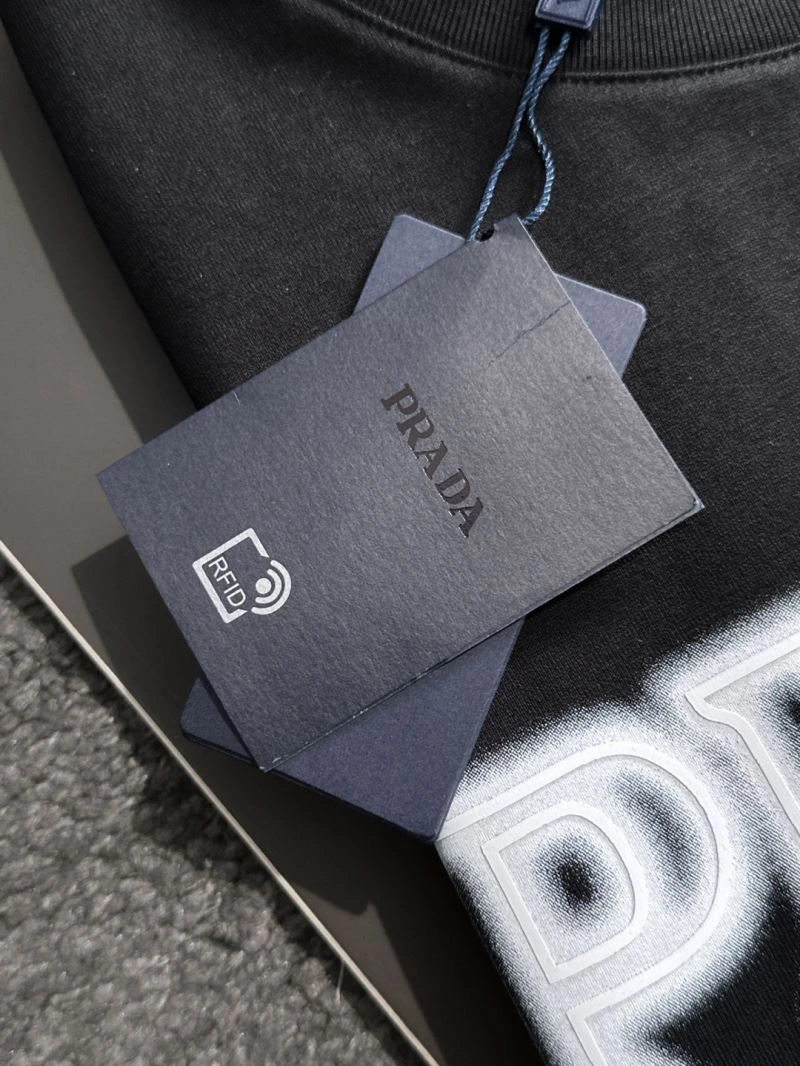 Elegant Prada T-Shirts 169322