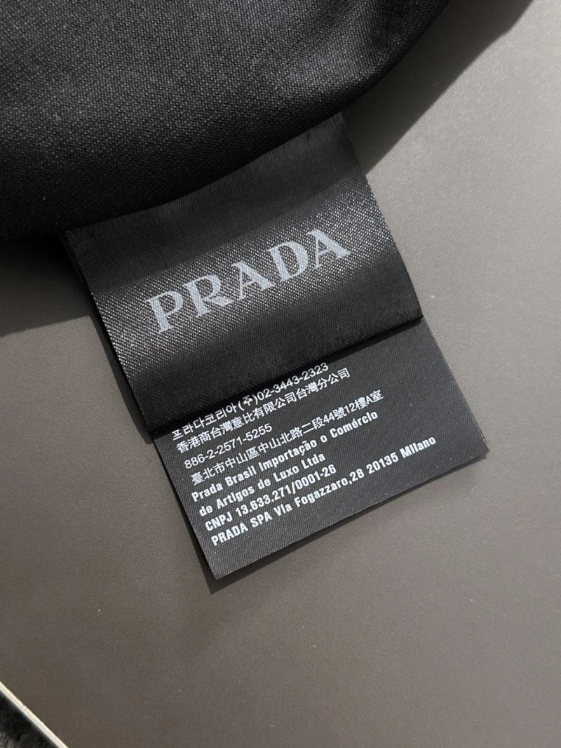 Elegant Prada T-Shirts 169322