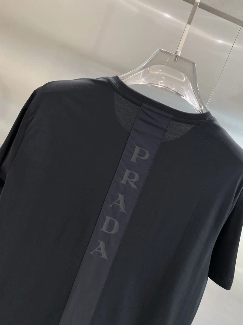 ComfortFit Prada T-Shirts 169309