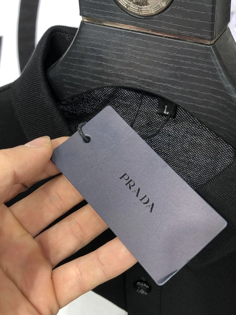 Versatile Prada T-Shirts 169207
