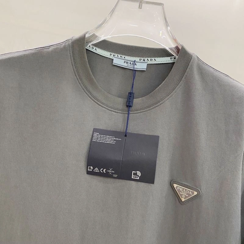 Prada T-Shirts Sleek 169161