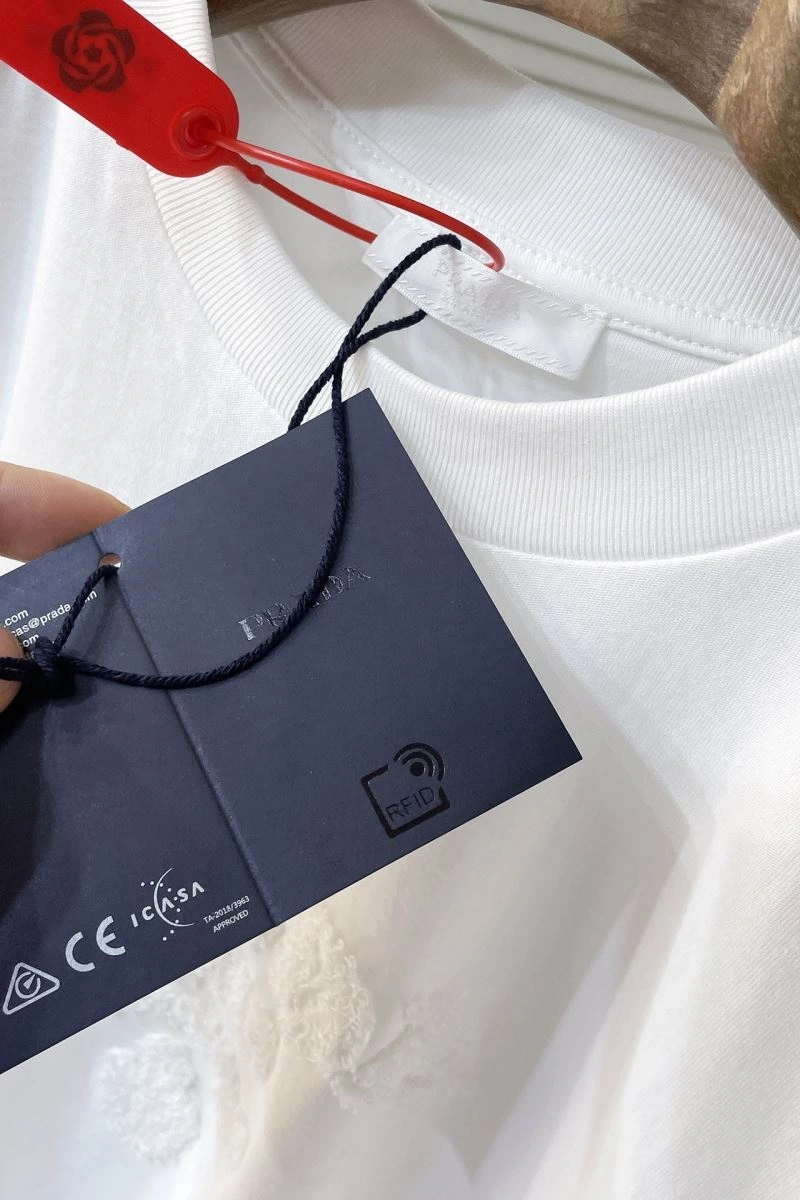Premium Prada T-Shirts 169145