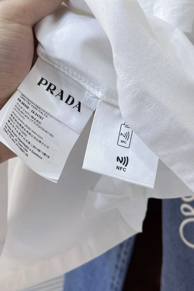 Premium Prada T-Shirts 169145
