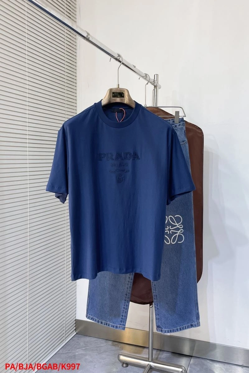 Prada T-Shirts Sleek 169142