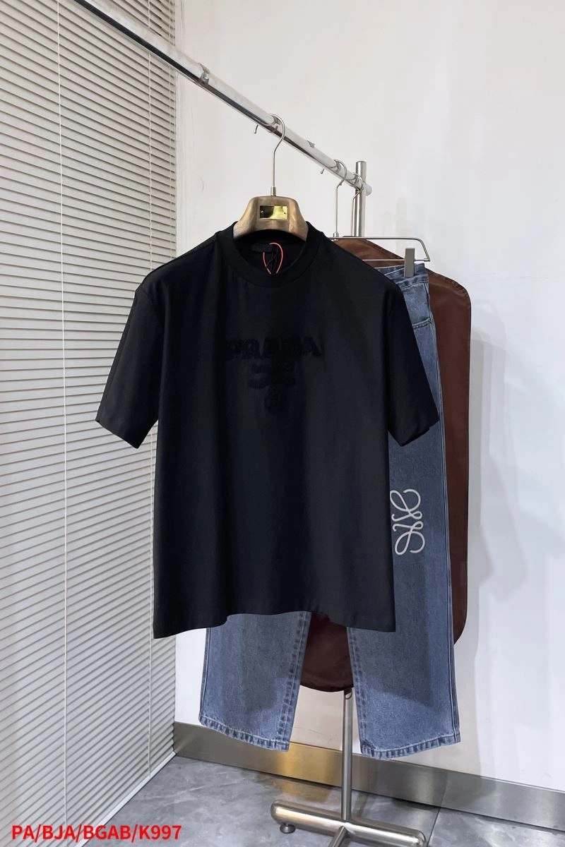 Prada T-Shirts Sleek 169142