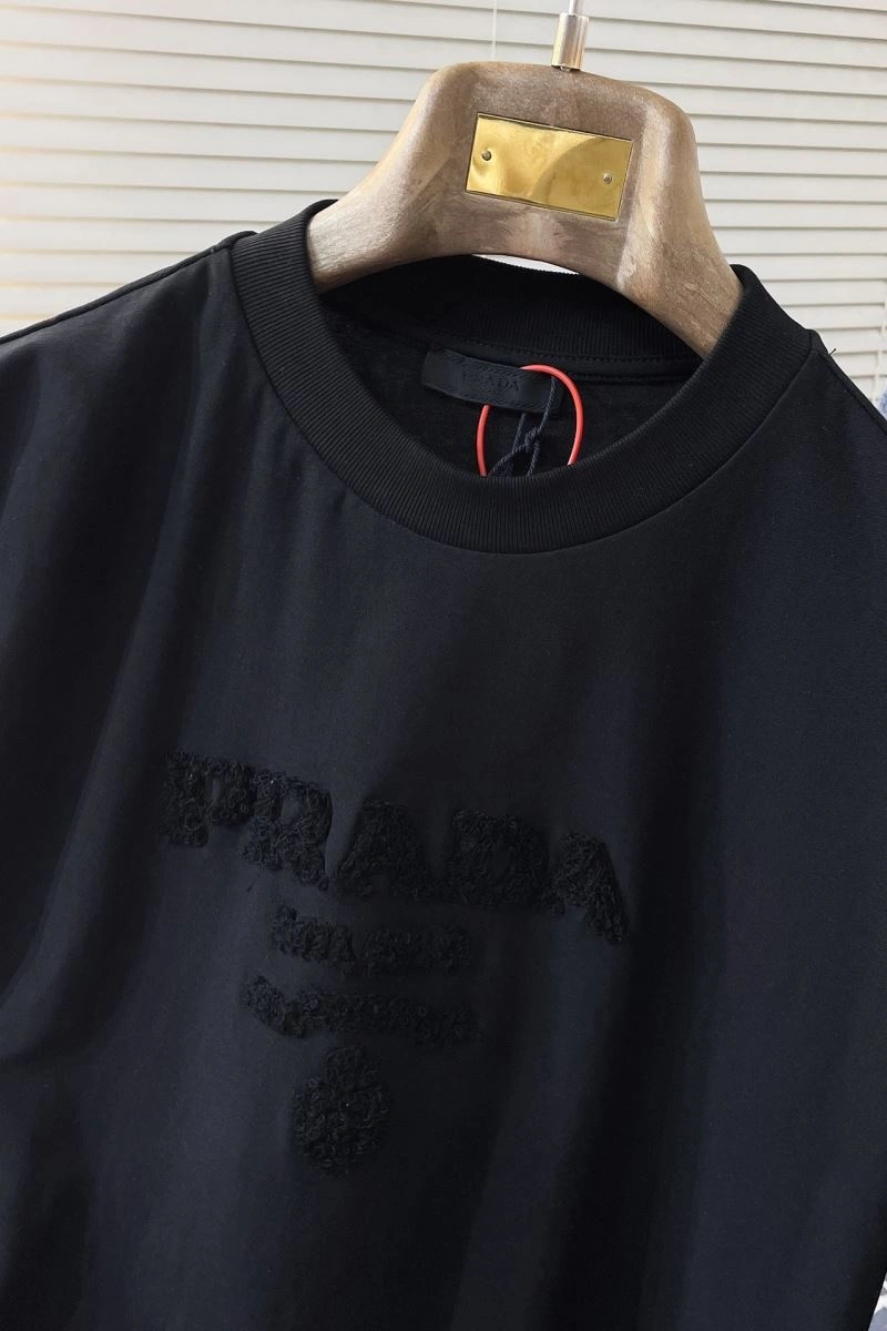 Prada T-Shirts Sleek 169142