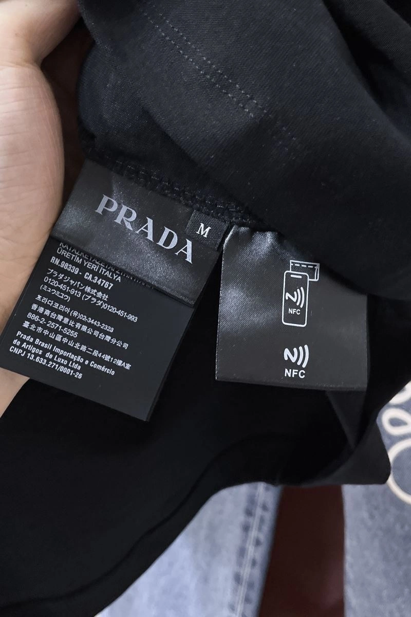 Prada T-Shirts Sleek 169142