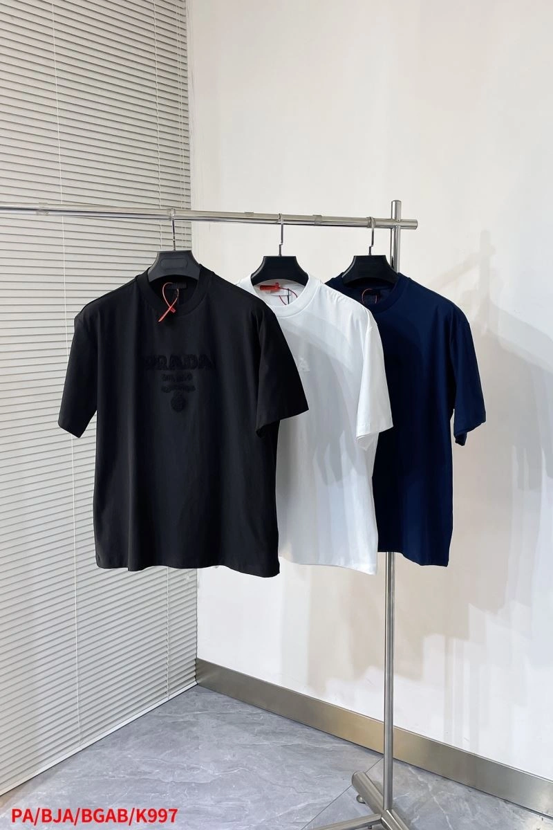 Prada T-Shirts Sleek 169142