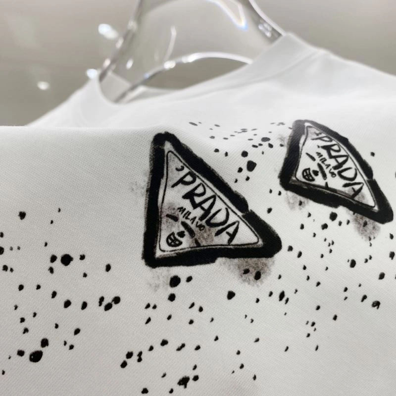 Prada T-Shirts Breathable 169128