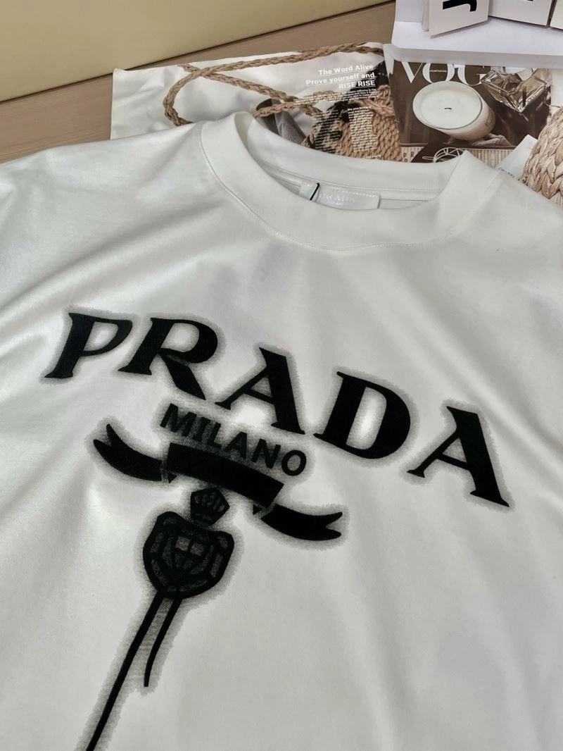 Comfortable Prada T-Shirts 169135