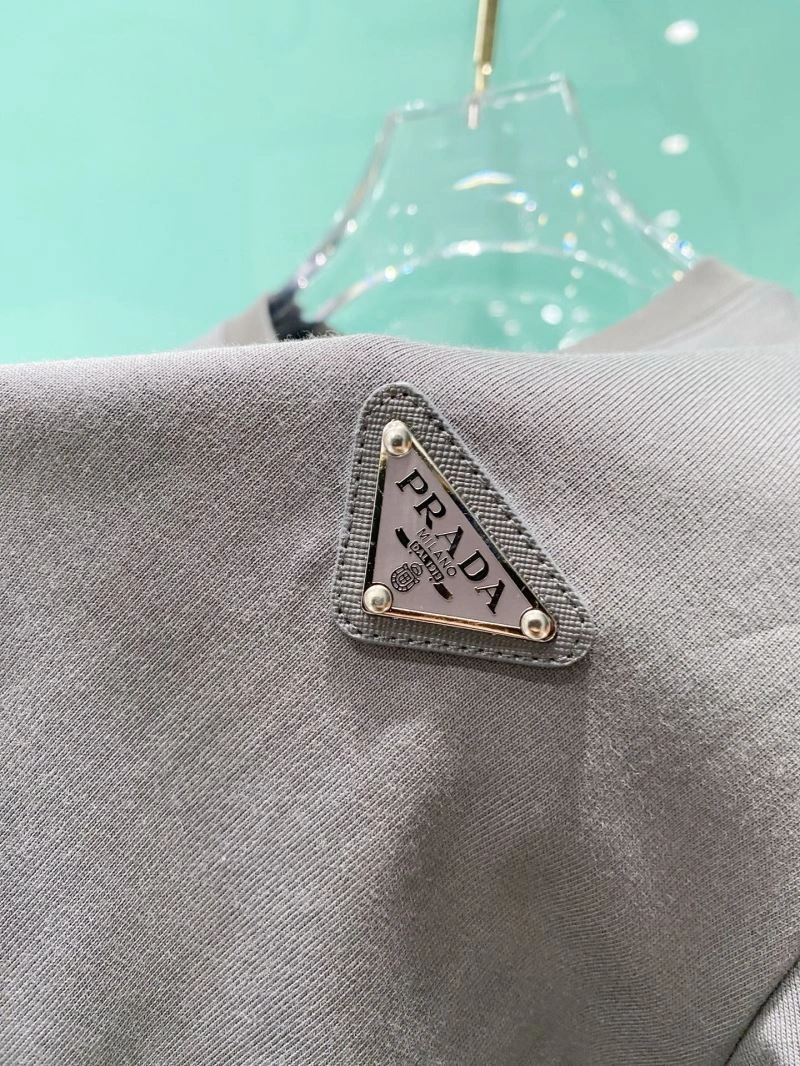 Prada T-Shirts Unisex 169090