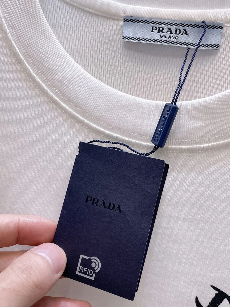 Trendsetting Prada T-Shirts 168710