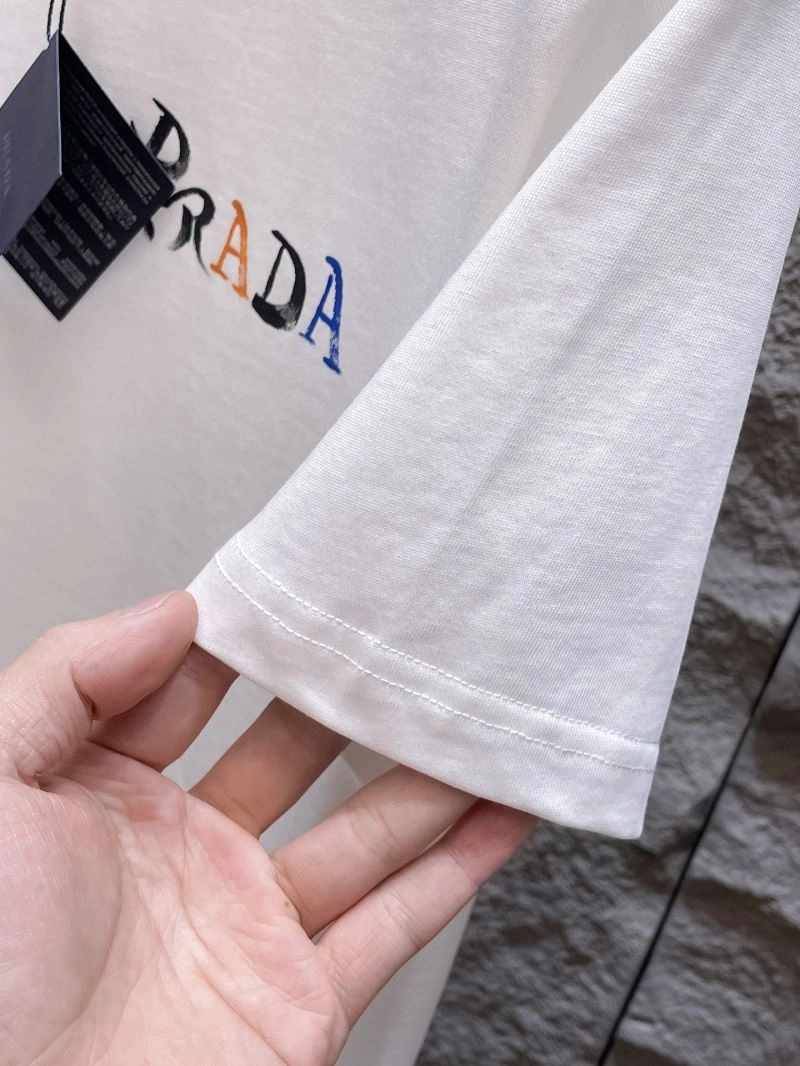 Trendsetting Prada T-Shirts 168710
