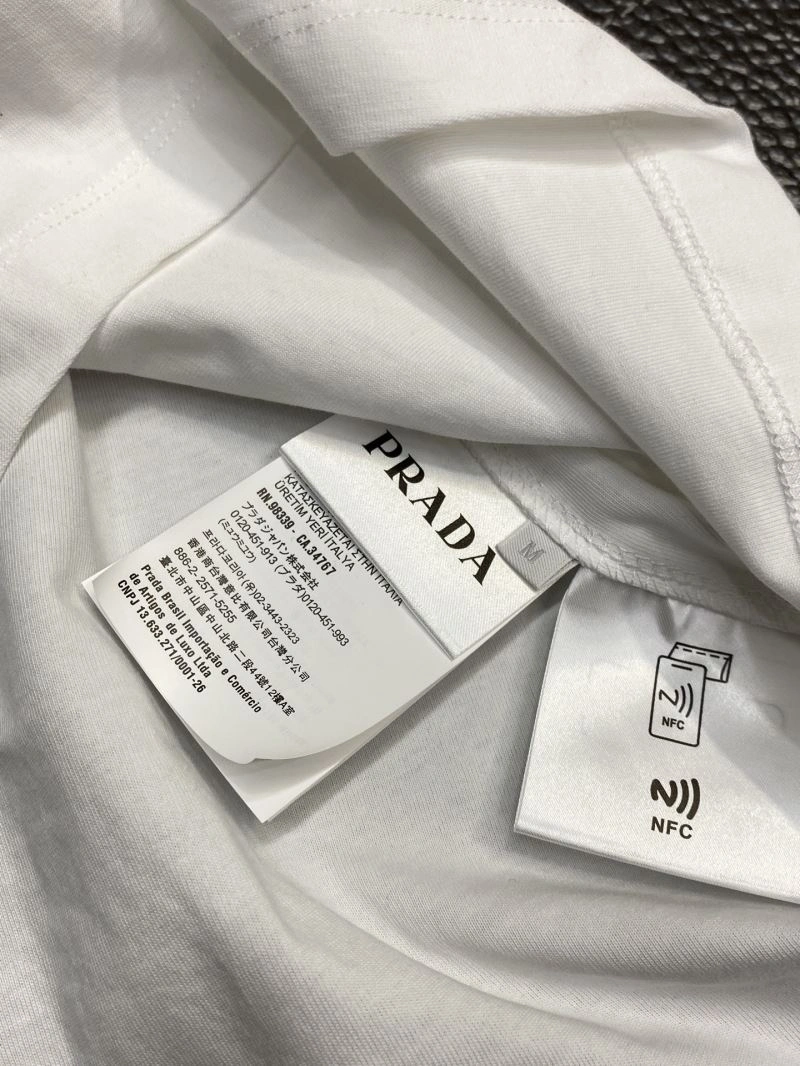 Classic Prada T-Shirts 168651