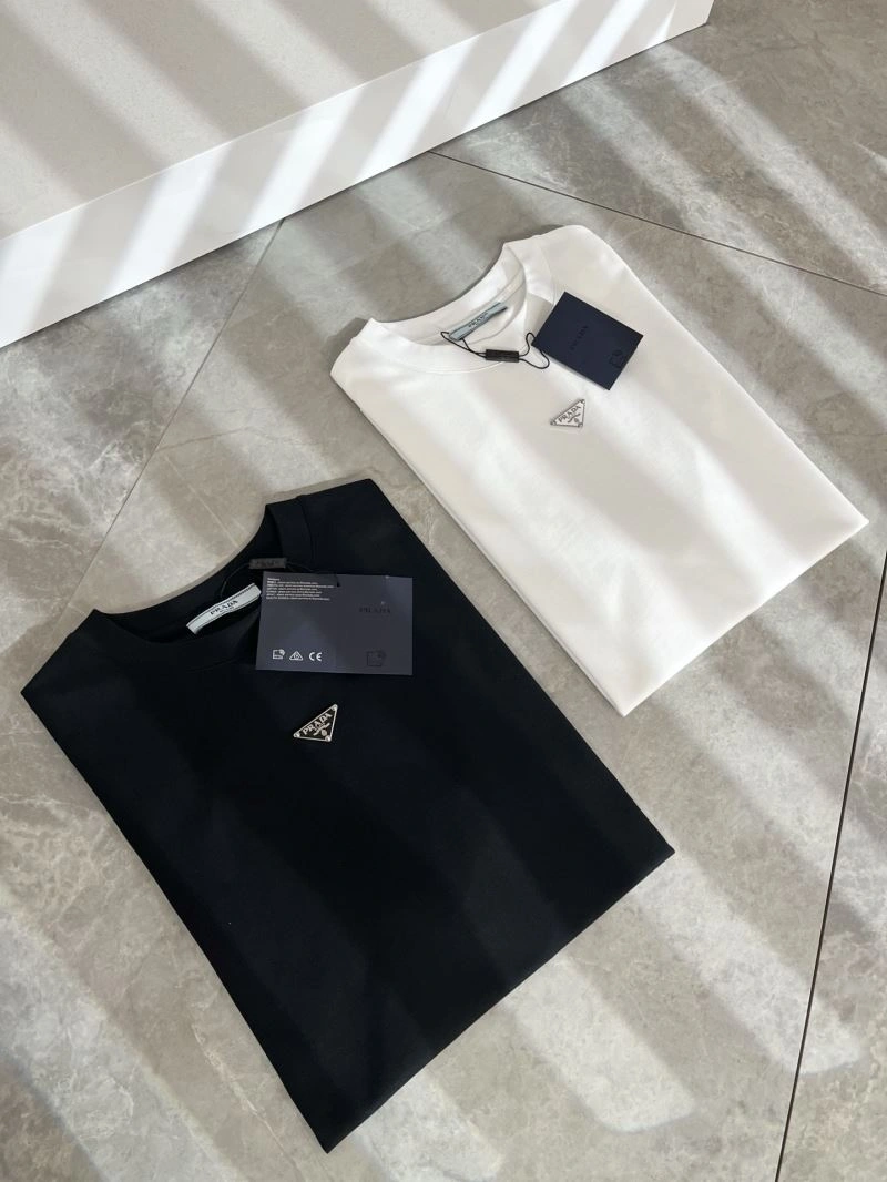 Effortless Prada T-Shirts 168647