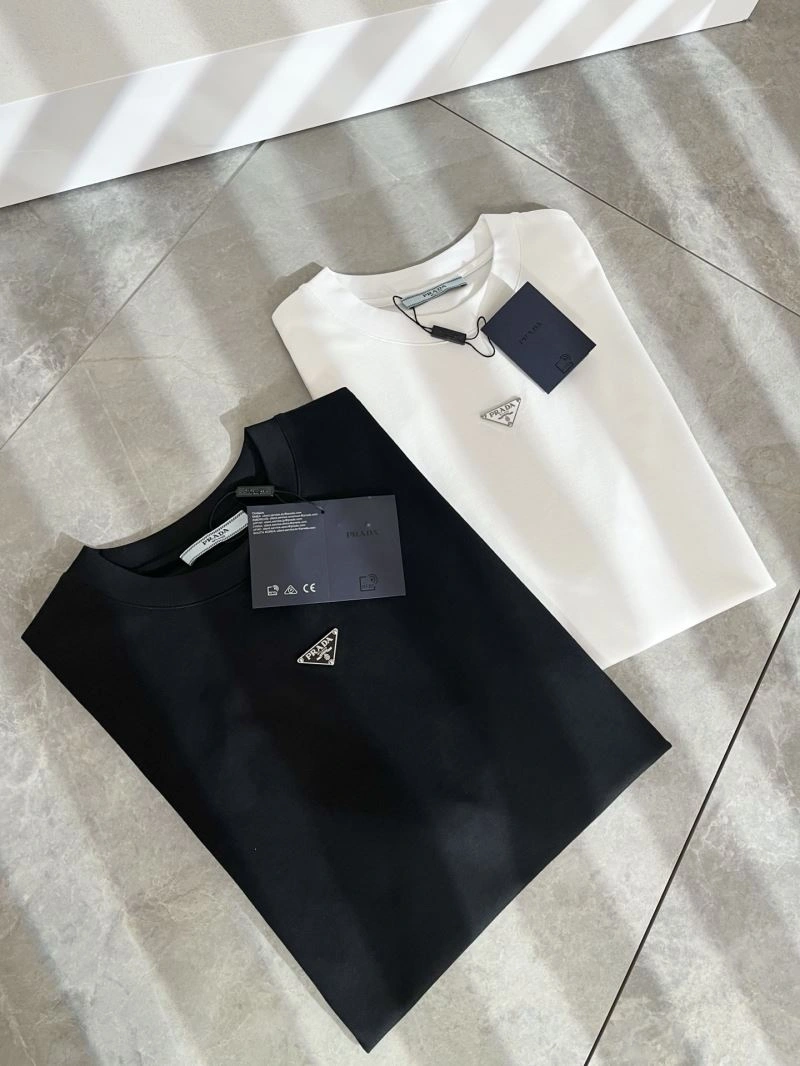 Effortless Prada T-Shirts 168647