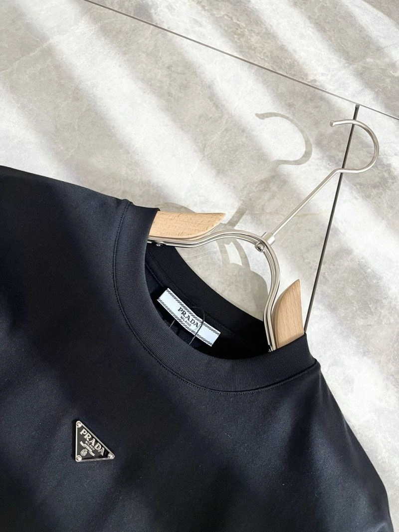 Effortless Prada T-Shirts 168647